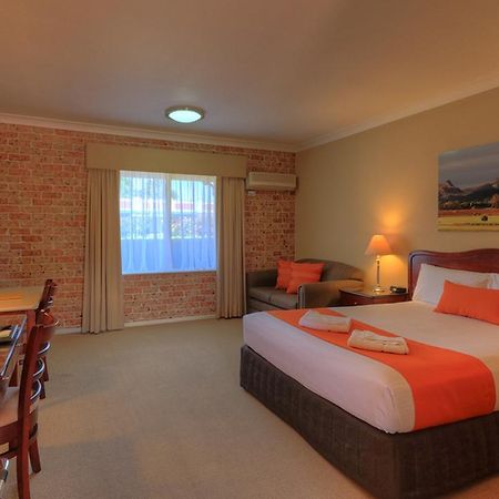Endeavour Court Motor Inn Dubbo Exterior photo